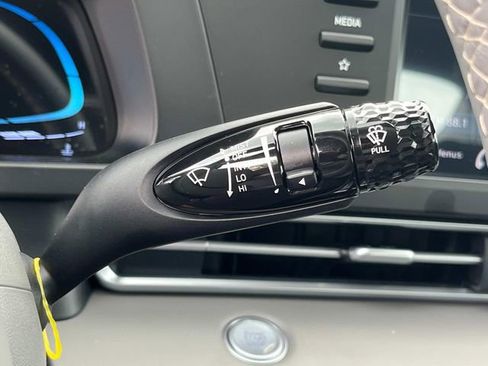 Used 2025 Hyundai Elantra Sport image 28