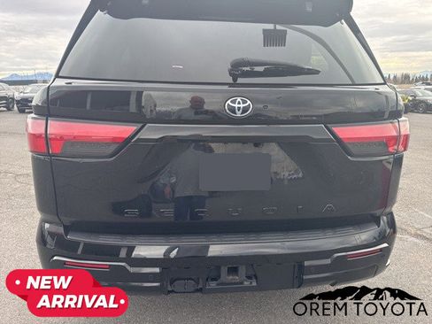 Used 2023 Toyota Sequoia Platinum image 5