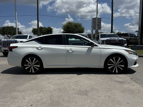 Used 2019 Nissan Altima 2.5 SR FWD image 3