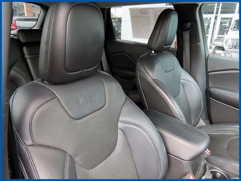 Certified 2019 Jeep Cherokee Limited AWD/4WD image 9