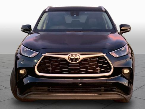 Used 2022 Toyota Highlander XLE FWD image 4