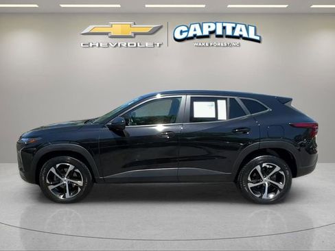 Used 2024 Chevrolet Trax RS w/ Driver Confidence Package FWD image 2