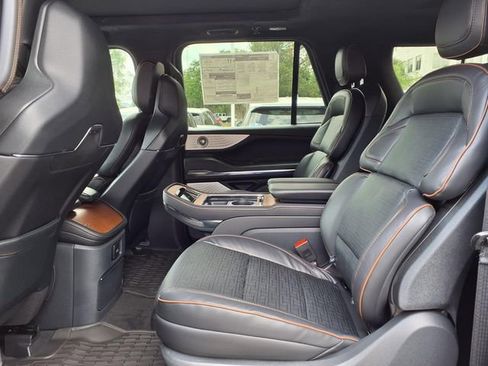 New 2026 Lincoln Navigator L Black Label AWD/4WD image 8