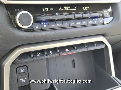 Used 2023 Toyota Sequoia Limited image 24