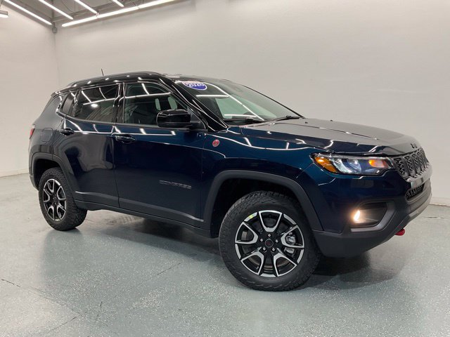 New 2026 Jeep Compass Trailhawk AWD/4WD image 2