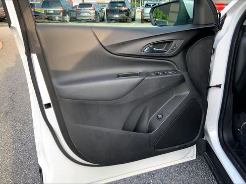 Used 2024 Chevrolet Equinox LT w/ LPO, Floor Liner Package FWD image 21