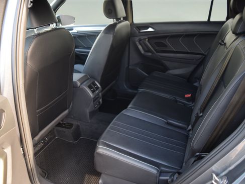 Used 2024 Volkswagen Tiguan SE R-Line AWD/4WD image 8