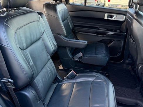 Used 2020 Ford Explorer Limited image 16