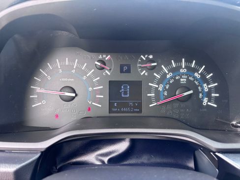 Used 2018 Toyota 4Runner SR5 AWD/4WD image 16