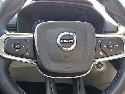 Used 2023 Volvo XC40 B5 Plus w/ Protection Package Premier image 28