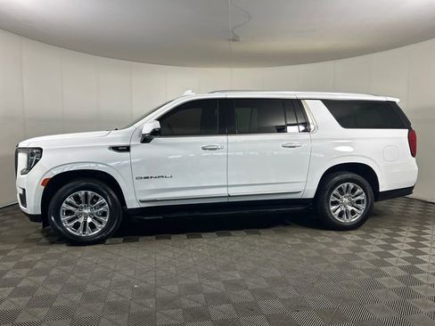 Used 2022 GMC Yukon XL Denali AWD/4WD image 5