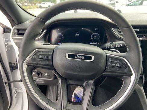 Used 2023 Jeep Grand Cherokee Altitude AWD/4WD image 29