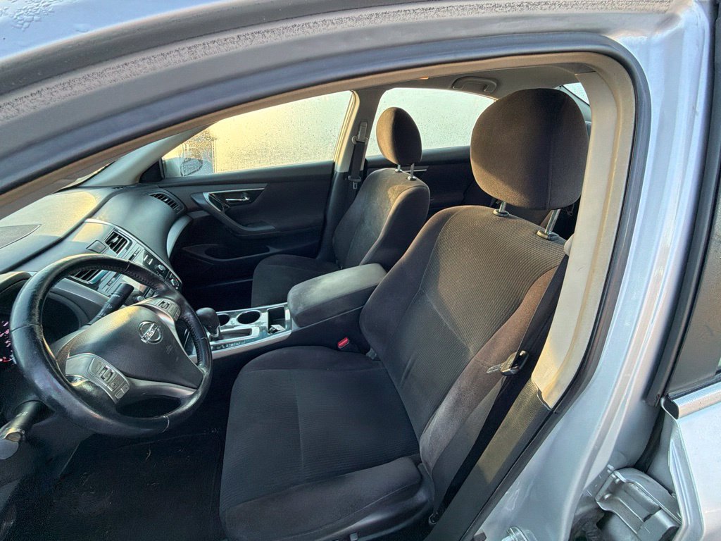 Used 2013 Nissan Altima 2.5 SV FWD image 6