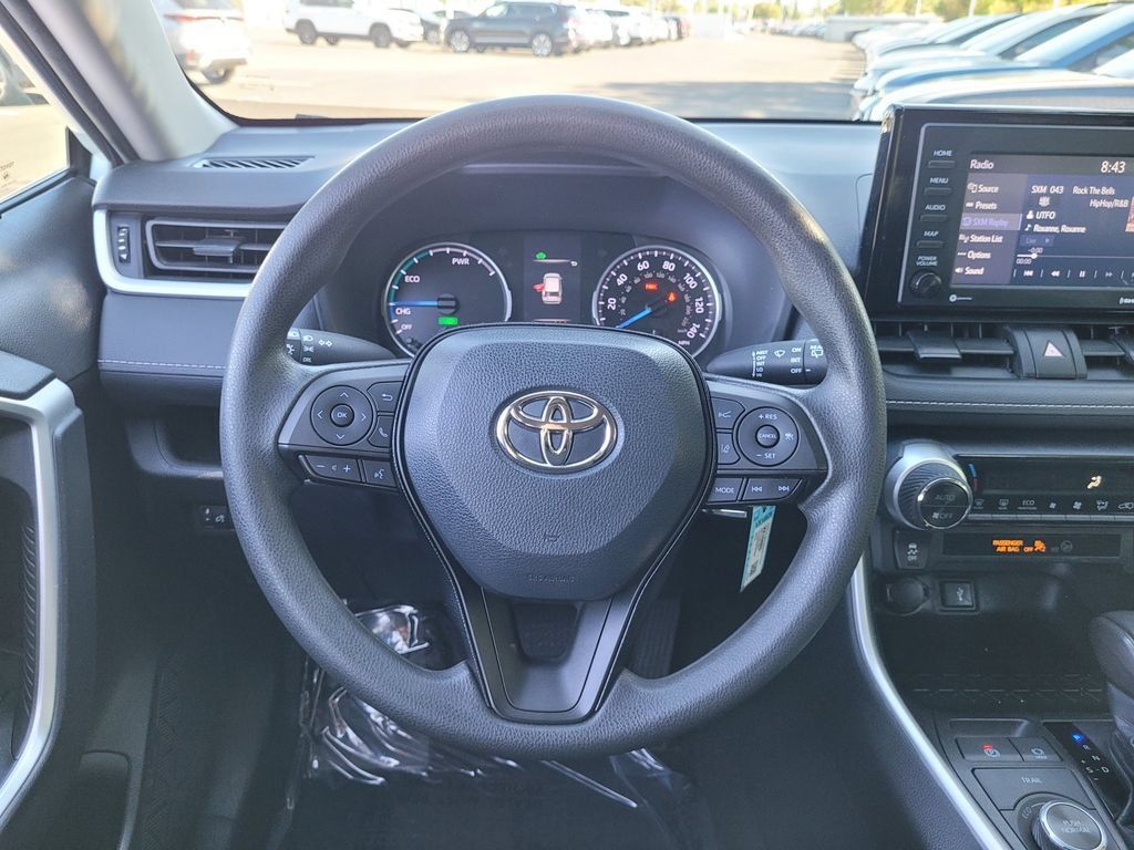 Used 2021 Toyota RAV4 LE AWD/4WD image 17