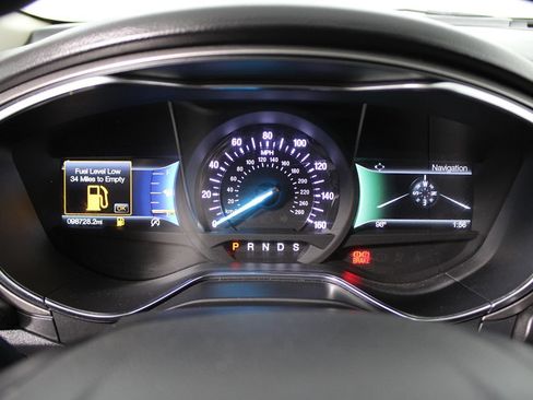 Used 2017 Ford Fusion SE w/ Fusion SE Technology Package FWD image 12
