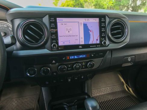 Used 2021 Toyota Tacoma TRD Sport w/ TRD Premium Sport Package AWD/4WD image 19