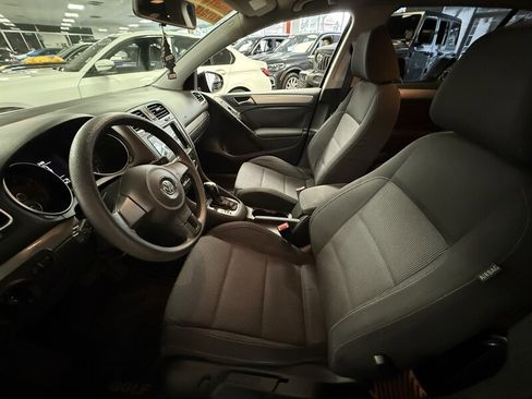 Used 2014 Volkswagen Golf 4-Door image 8