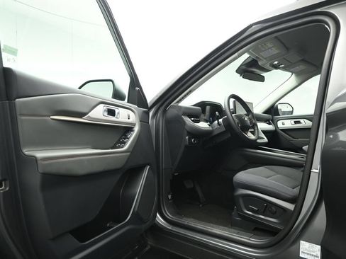 Certified 2025 Ford Explorer Active AWD/4WD image 7