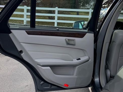 Used 2014 Mercedes-Benz E 350 4MATIC Wagon image 30