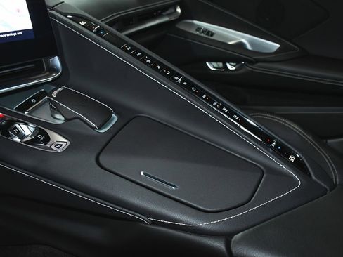 Used 2024 Chevrolet Corvette Stingray Convertible RWD image 40
