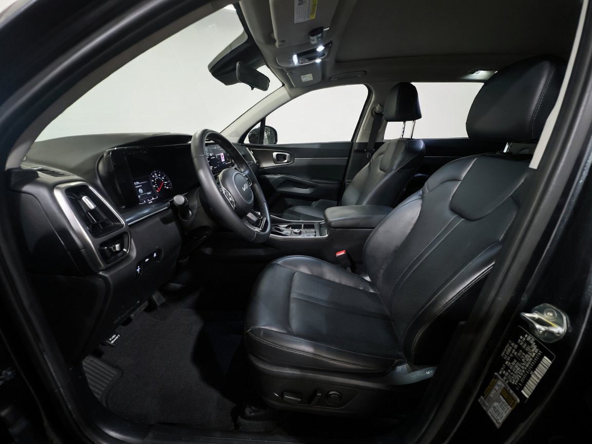 Used 2023 Kia Sorento S w/ Panoramic Sunroof Package FWD image 15