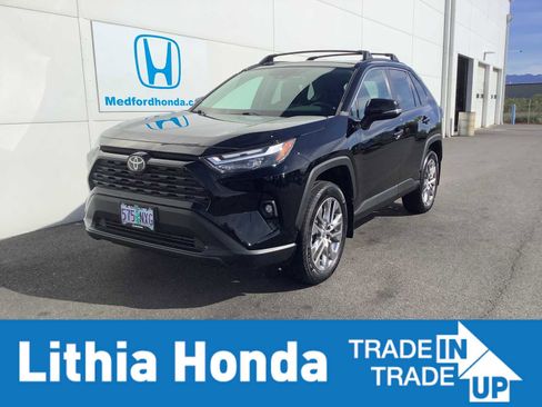 Used 2022 Toyota RAV4 XLE Premium image 1