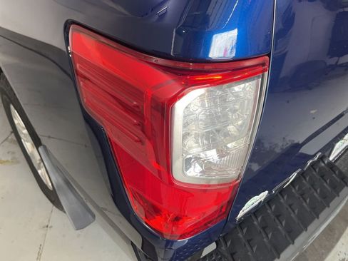 Used 2017 Nissan Titan SV AWD/4WD image 36