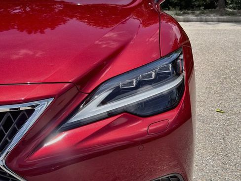 Used 2024 Lexus LS 500 RWD image 9