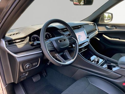 New 2026 Jeep Grand Cherokee Altitude AWD/4WD image 16