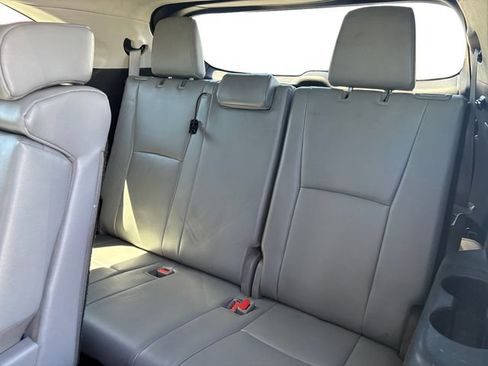 Used 2023 Toyota Highlander XLE FWD image 21