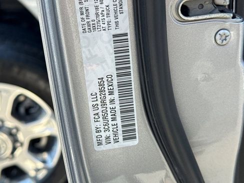 Used 2024 RAM 2500 Big Horn AWD/4WD image 40