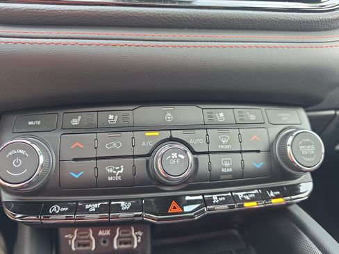 Used 2025 Dodge Durango GT AWD/4WD image 30