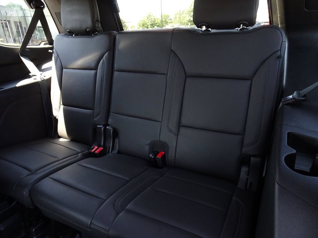 Used 2022 Chevrolet Tahoe LT w/ Luxury Package AWD/4WD image 16