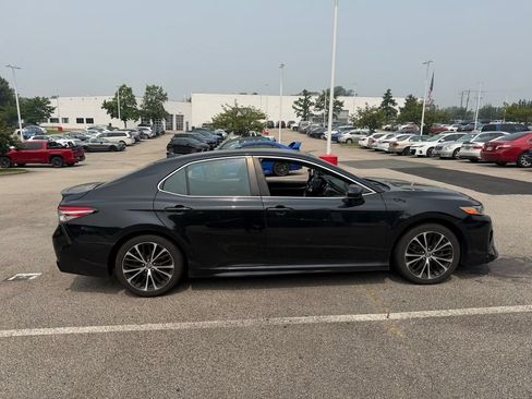 Used 2019 Toyota Camry SE FWD image 8