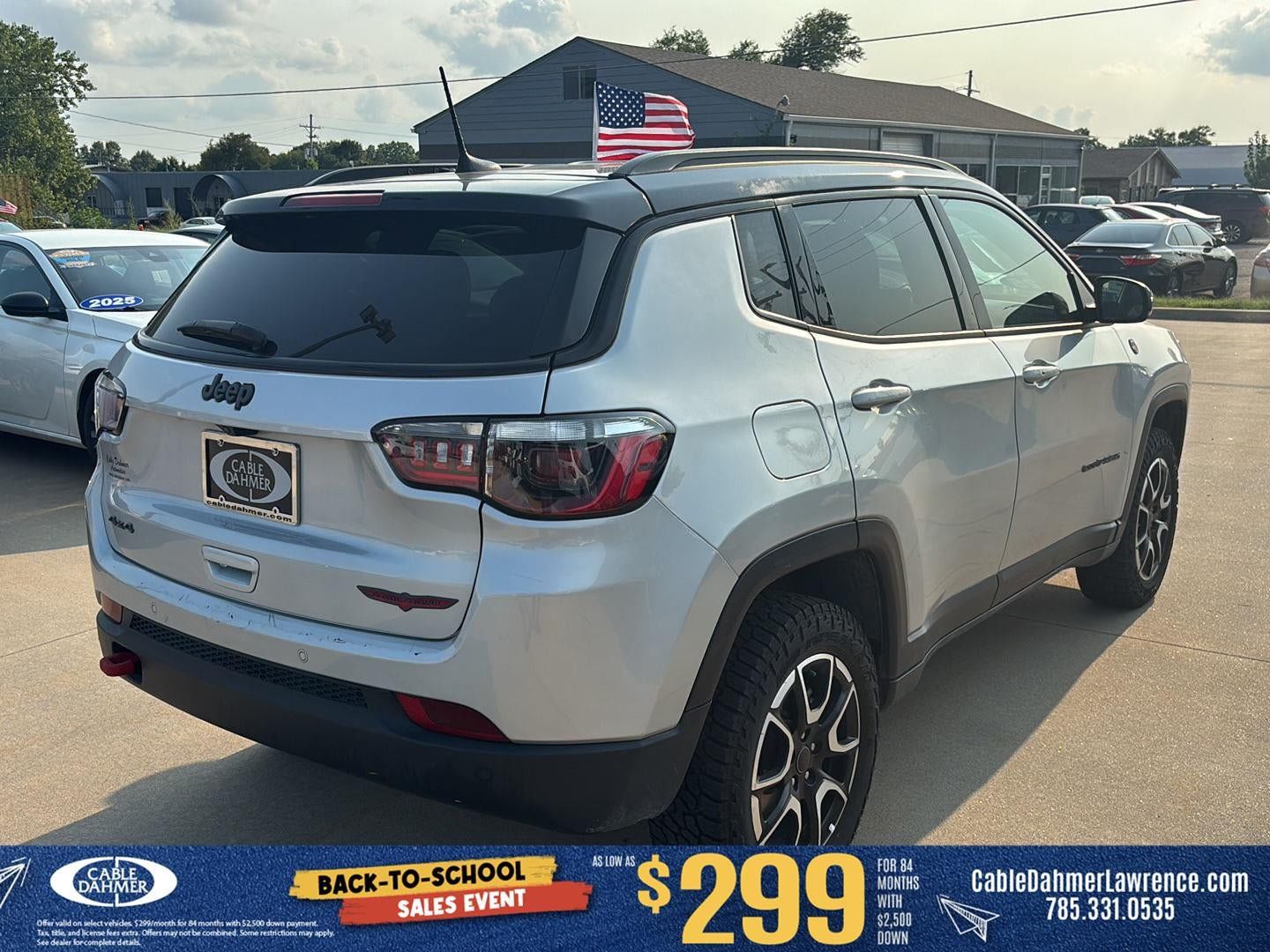 Used 2025 Jeep Compass Trailhawk AWD/4WD image 6