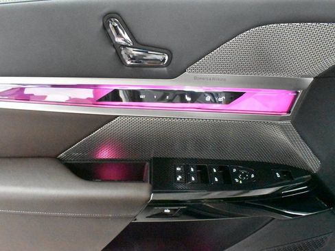 Used 2024 BMW 760i xDrive w/ Executive Package image 16