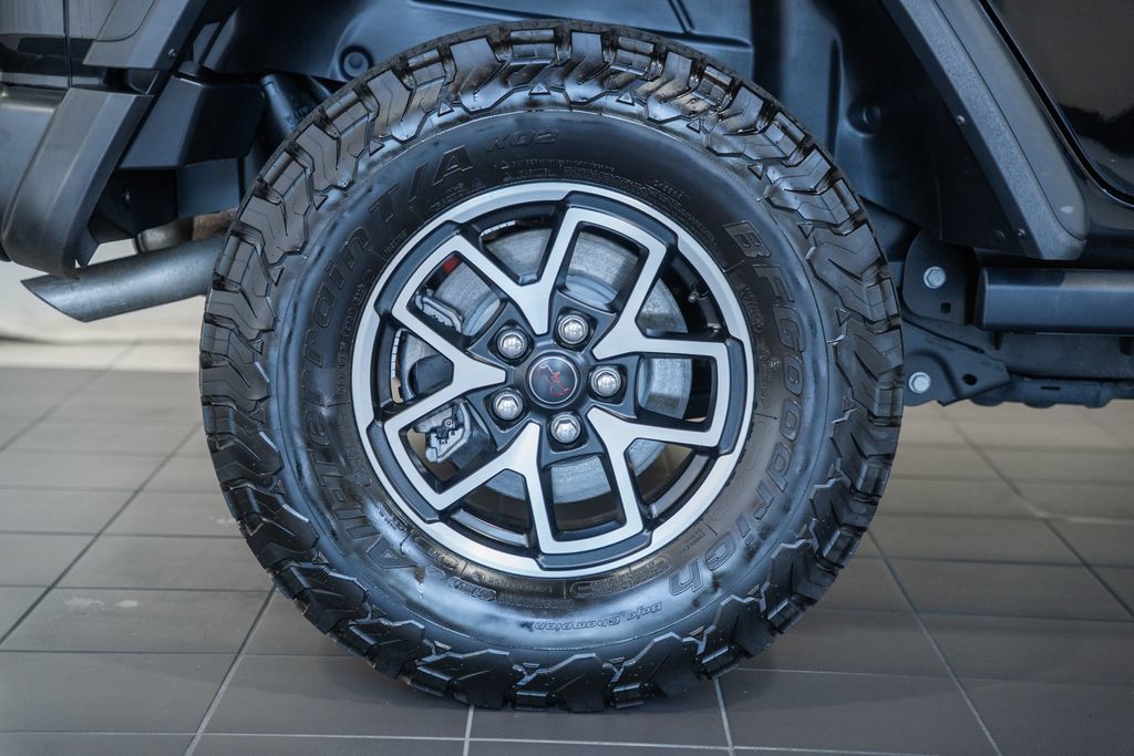 Used 2024 Jeep Wrangler Unlimited Rubicon w/ Technology Group AWD/4WD image 18