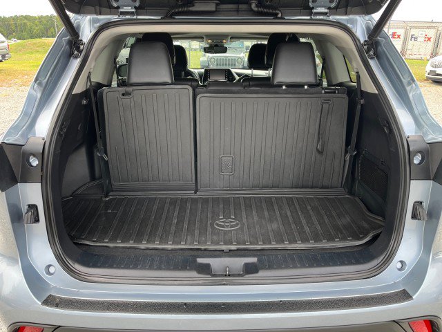 Used 2022 Toyota Highlander XLE FWD image 20
