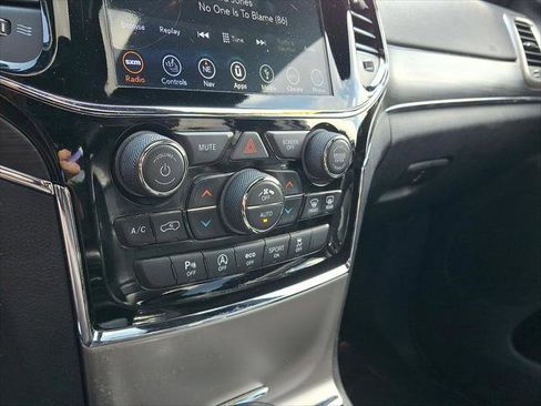 Certified 2019 Jeep Grand Cherokee Limited AWD/4WD image 15