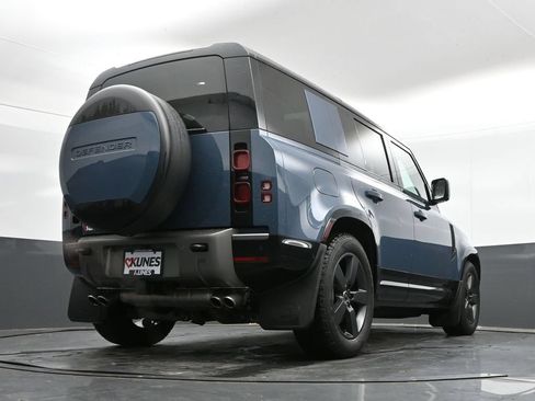Used 2025 Land Rover Defender 110 X-Dynamic SE AWD/4WD image 40