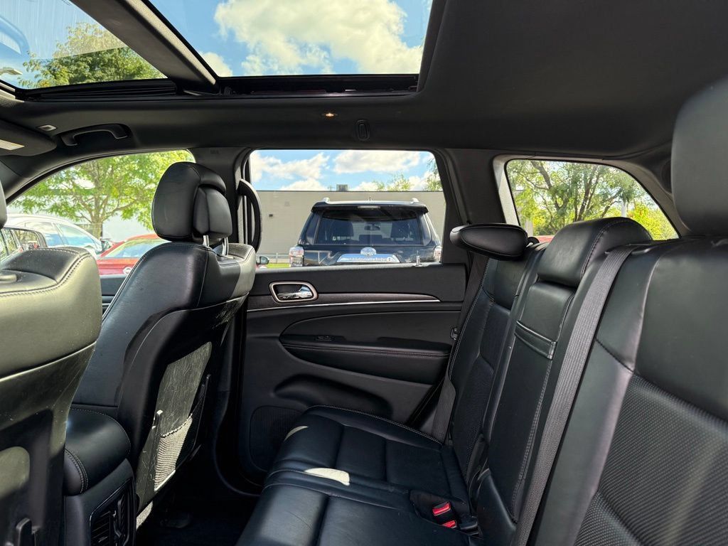 Used 2017 Jeep Grand Cherokee Limited w/ Luxury Group II AWD/4WD image 16
