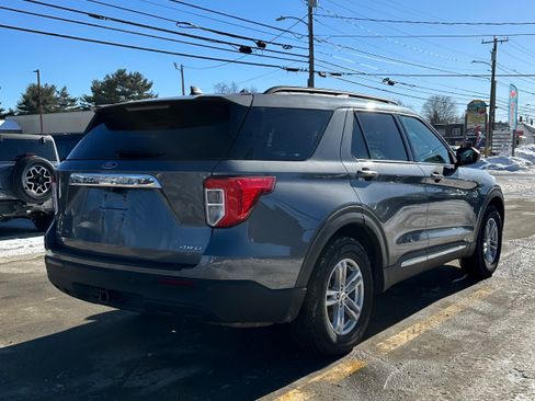 Used 2022 Ford Explorer XLT w/ Class IV Trailer Tow Package image 3
