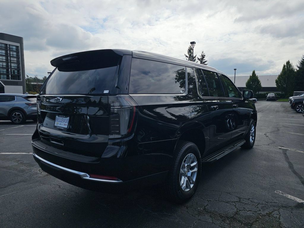 New 2026 Chevrolet Suburban LT w/ Comfort Package AWD/4WD image 7
