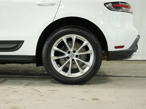 Used 2025 Porsche Macan image 42