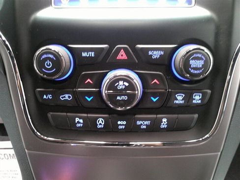 Used 2019 Jeep Grand Cherokee Laredo image 19