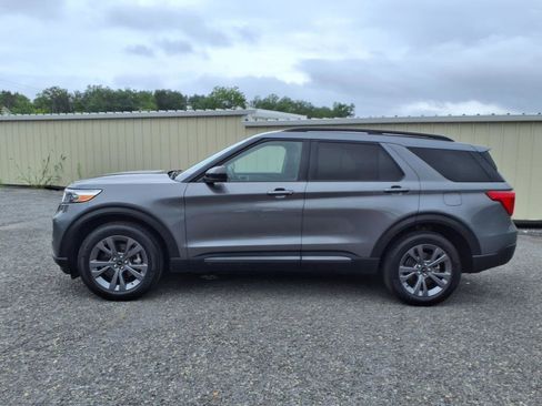 Used 2024 Ford Explorer XLT w/ Equipment Group 202A image 2