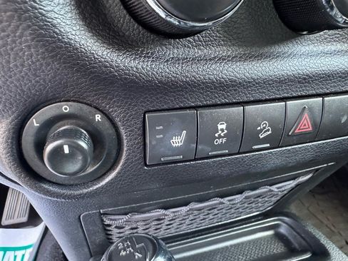 Used 2017 Jeep Wrangler Unlimited Sahara AWD/4WD image 17
