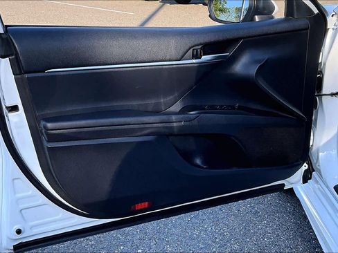 Used 2021 Toyota Camry SE image 21