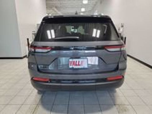 Used 2025 Jeep Grand Cherokee Altitude image 49