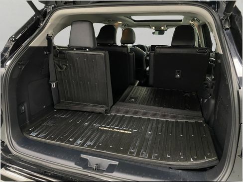 Used 2022 Toyota Highlander Platinum image 6
